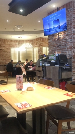 初春里的第一帖 快餐店服务